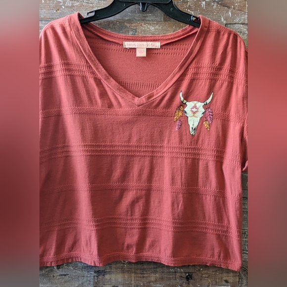 Rebellious One Coral W/Bull Capped Rolled Sleeves Top - Picture 3 of 12